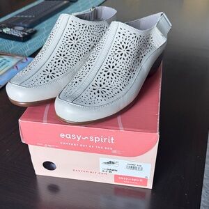 Easy Spirit Women's White Perforated Mules 8.5 Wide